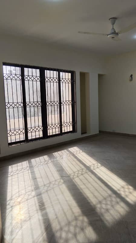 Clifton Commercial Use 600 Yards Bungalow For Rent Prime Location 15