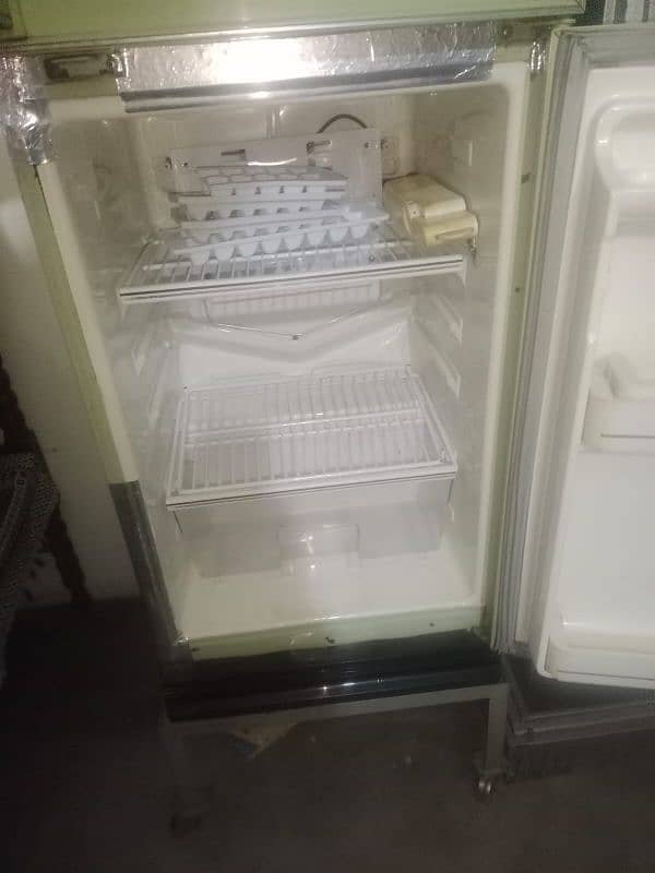 High quality refrigerator available in Good Quality 1