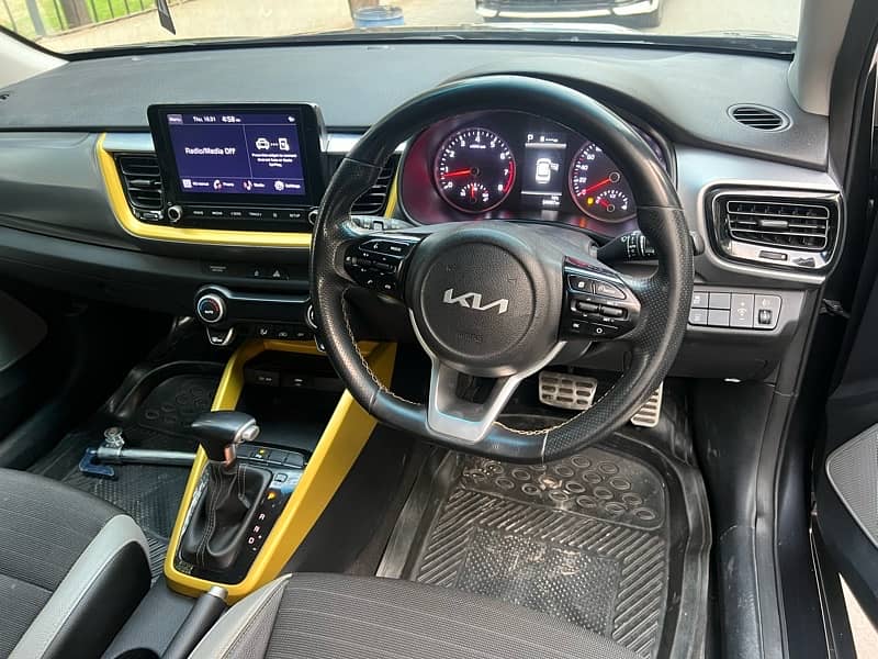 KIA Stonic ex + 2021 5