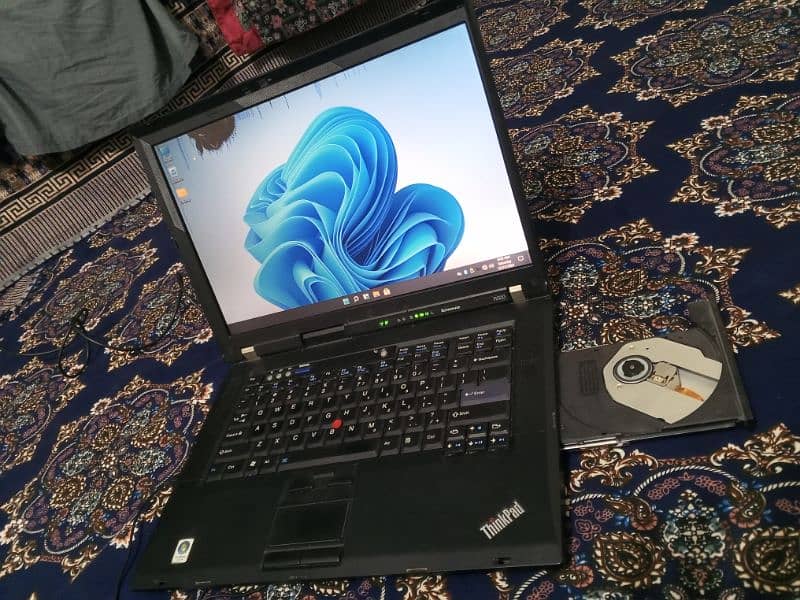 Lenovo R500 Laptop for sale 4GB 5