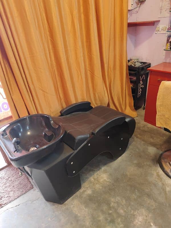 beauty saloon for sell urgent 4