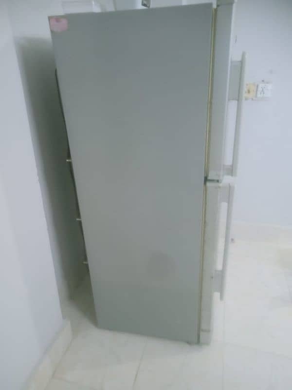 heir defrost  full size double door refrigerator 6