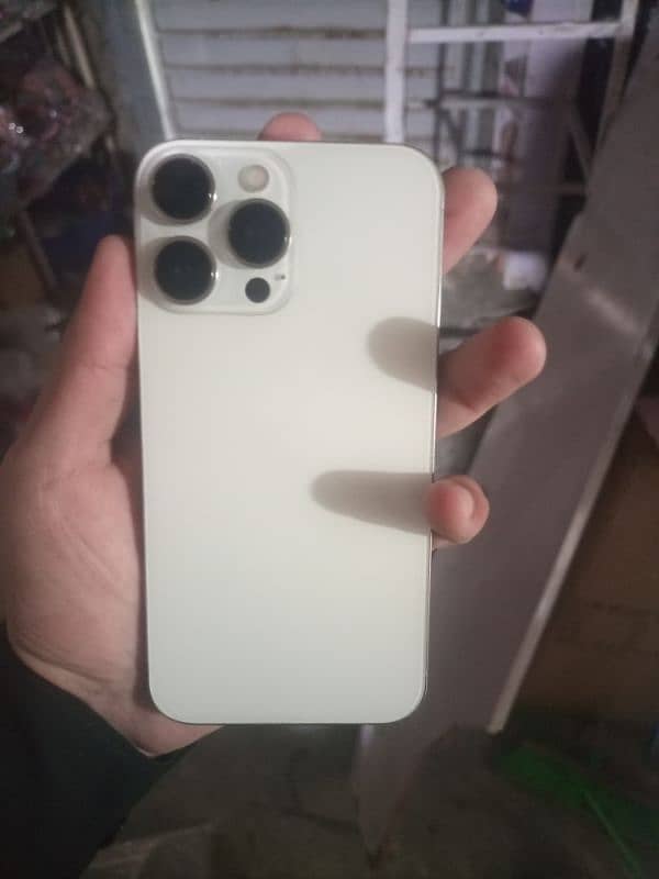 iphone XR covered 13 pro me 4