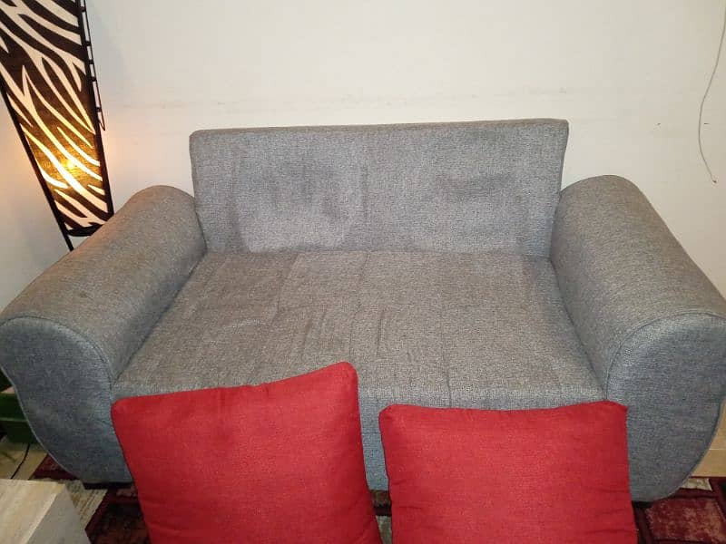 2 seater sofa in a very good condition. 4