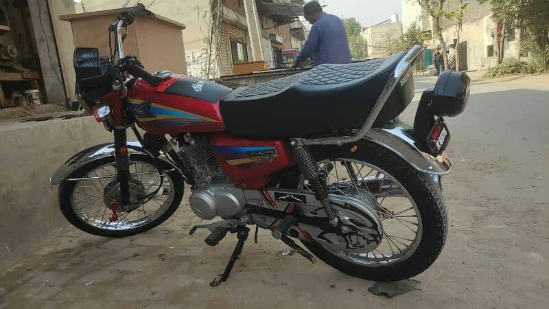 Honda bike 125cc 0326//68//09//651//urgent for sale model 2006 0