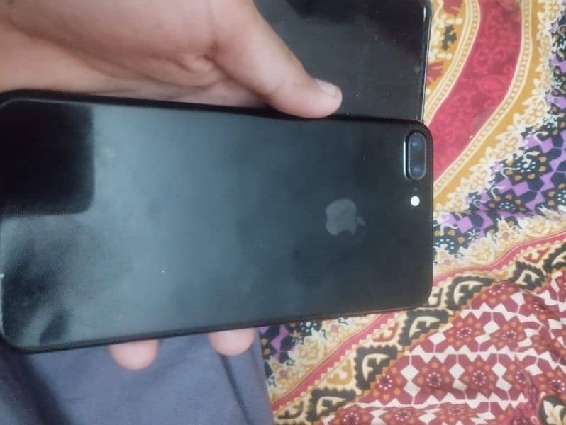 iphone 7 plus pta approved 64gb all ok bus battery me Thora masla ha 1