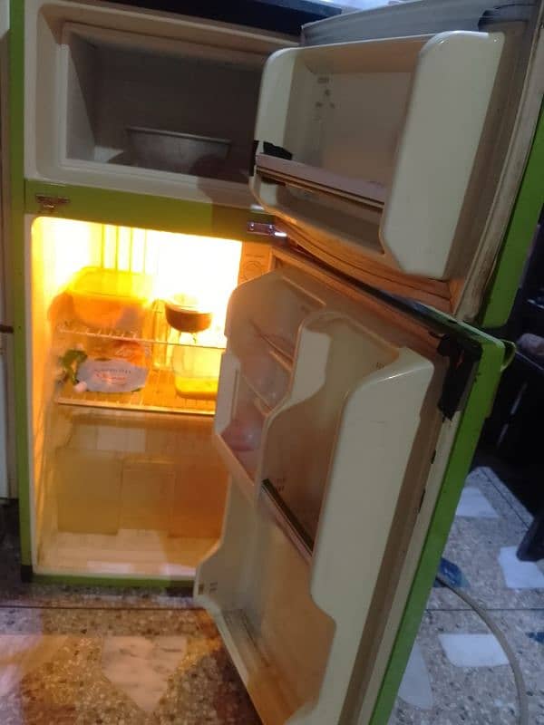 National Fridge, For Sale, in good condition, running condition 2