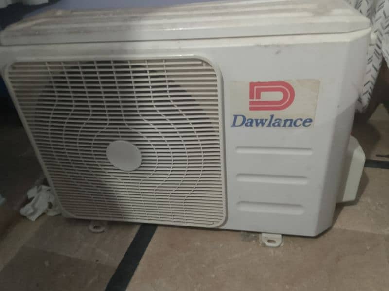 dawlance split invertor A. C, good conditioned, working 2