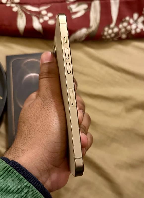 Iphone 12 pro max gold 2