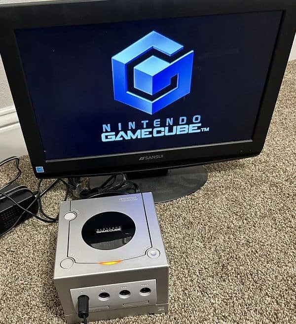 Silver Nintendo Gamecube 0