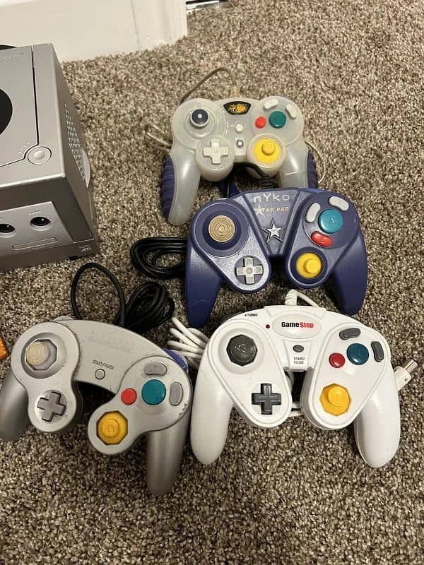 Silver Nintendo Gamecube 2