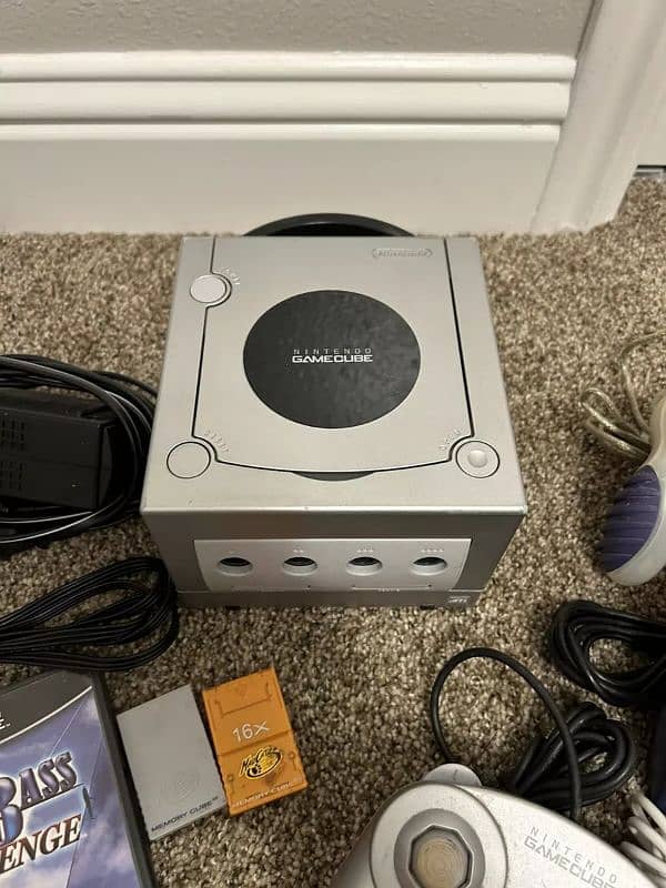 Silver Nintendo Gamecube 4