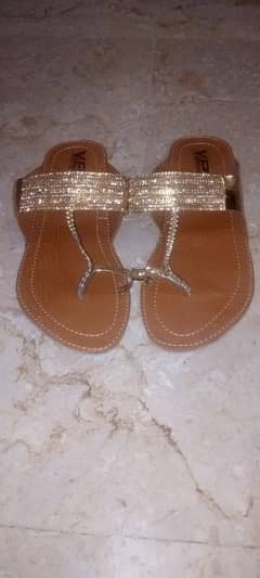 not ce women slipper and very nice slippers grunte 3 month done mamuu