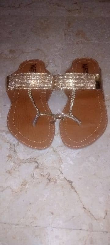 not ce women slipper and very nice slippers grunte 3 month done mamuu 0