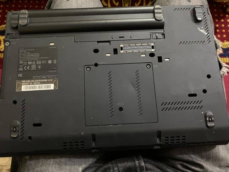 Lenovo Thinkpad laptop 4 gb ram 500 gb Hard 3