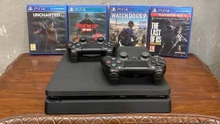 PS4 Slim 1TB + 4 Games + 2 Controllers