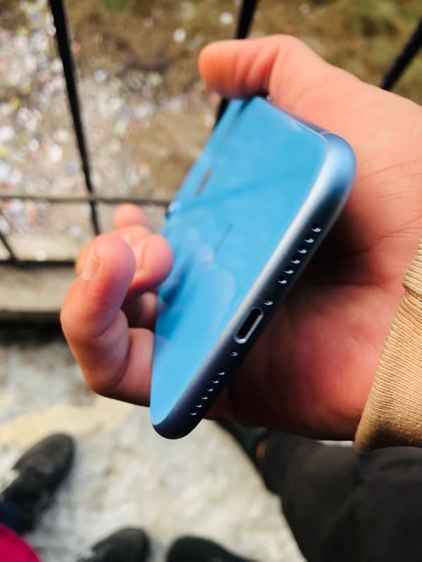 iPhone XR 3