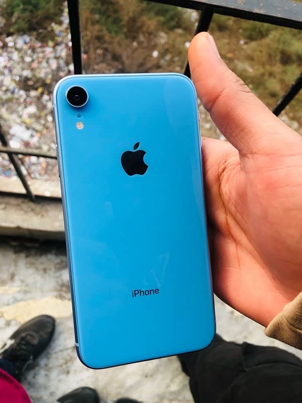 iPhone XR 4