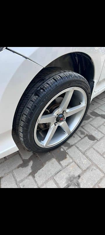 Honda City Brand new Tyres with Star Rims 0