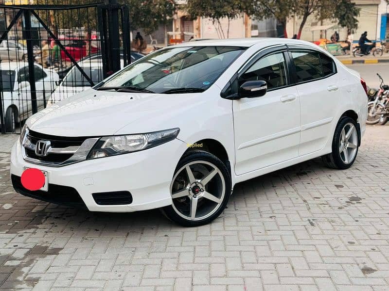 Honda City Brand new Tyres with Star Rims 1