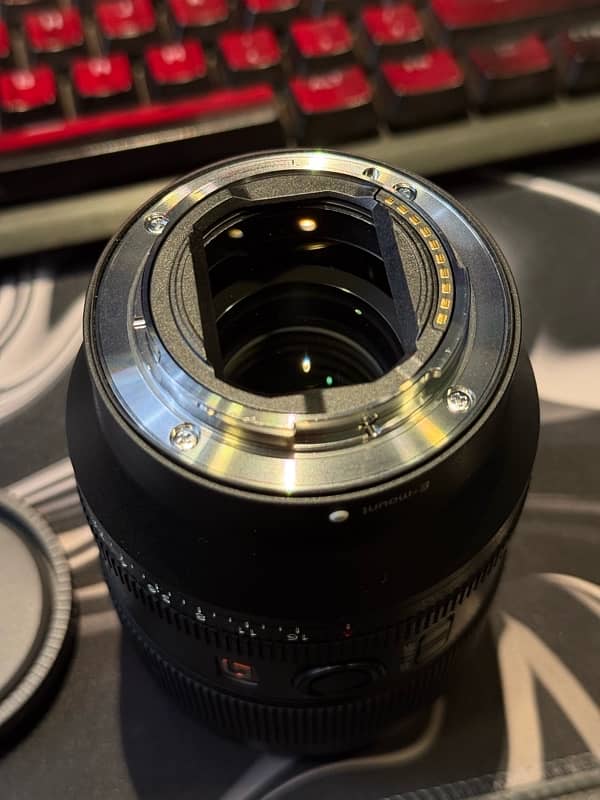 SONY 35mm 1.4 GM LENS FOR SALE IN EXCELLENT CONDITION 3