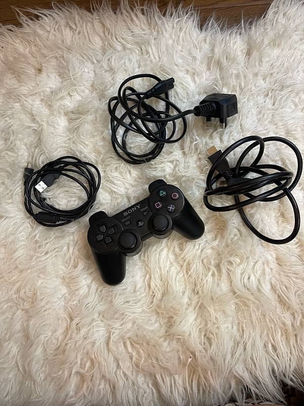 PLAYSTATION 3 with wireless controller & cables 10