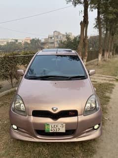 Toyota Vitz 2001 Sunroof Varient