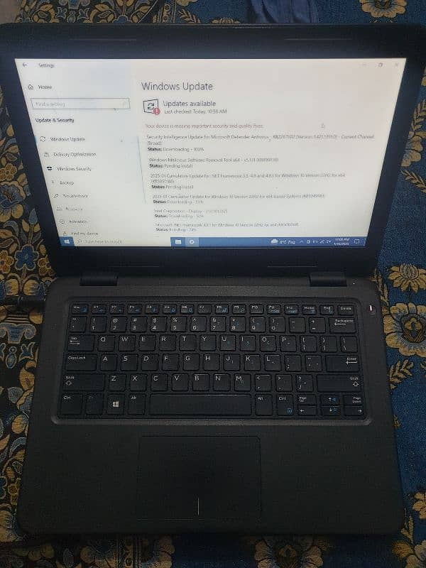 Dell Latitude 3300 i3 7th Gen 0