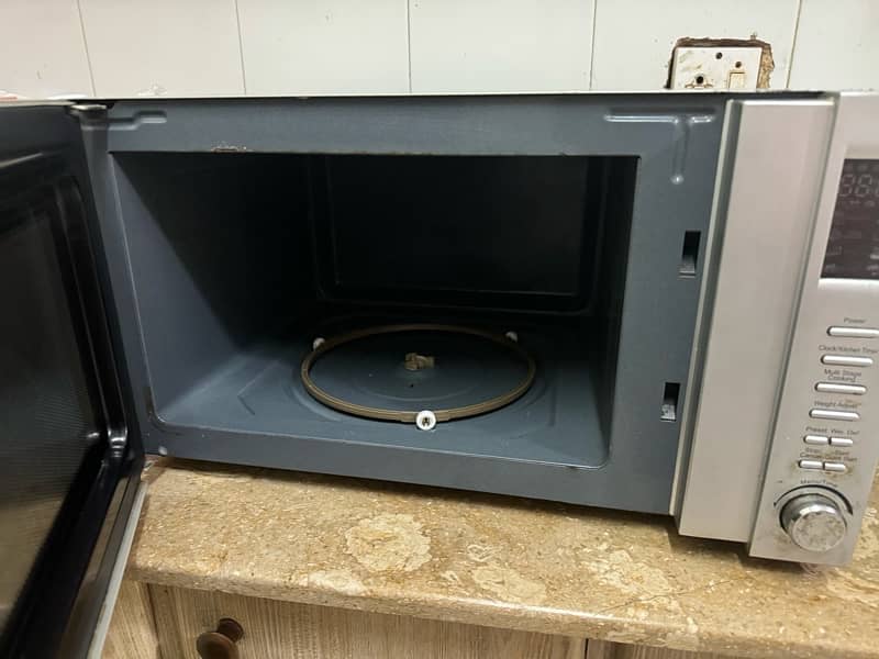 Microwave oven 3