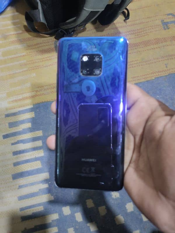 Huawei mate 20 pro panel damage hai baki okay phone hai 1