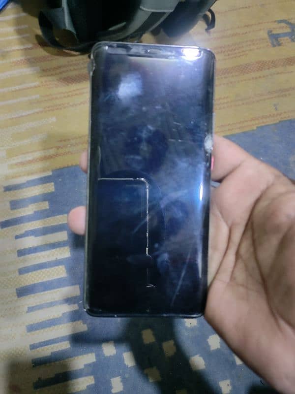 Huawei mate 20 pro panel damage hai baki okay phone hai 2