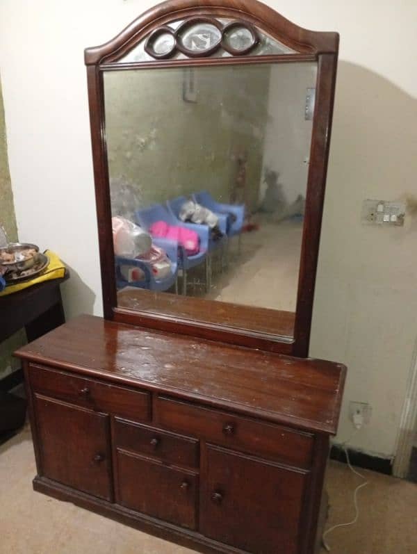 antique and unique dressing table with drawers and coubid  and mirror 3