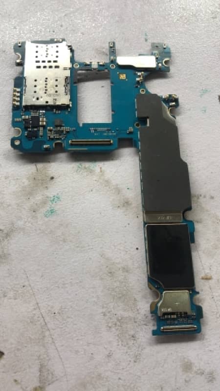 S9 plus lcd n back broken full fone for sale 3