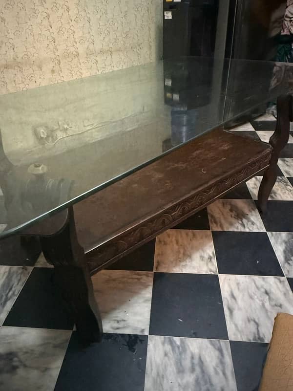 Dinning table with 6 chairs like new 1