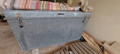 Trunk , Peti 5.5 ft steel