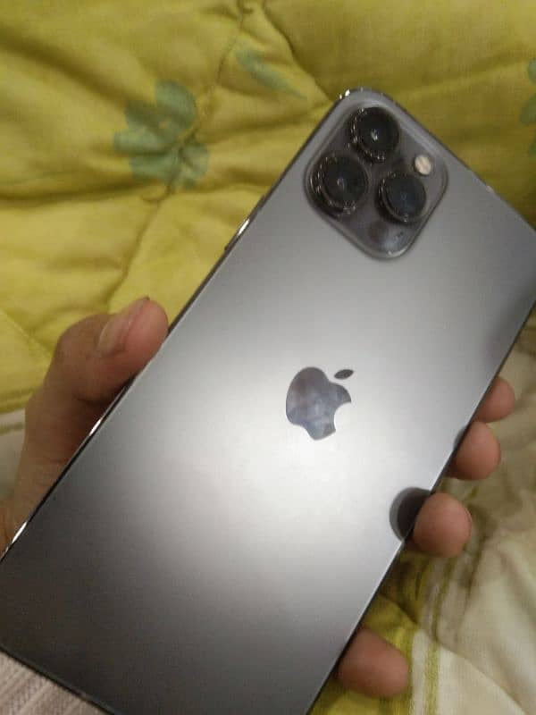 iphone 12 pr0 max 128gb condition 10/10 0