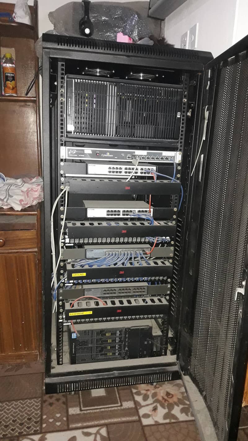 27U rack Server for sale in nice good condition 1