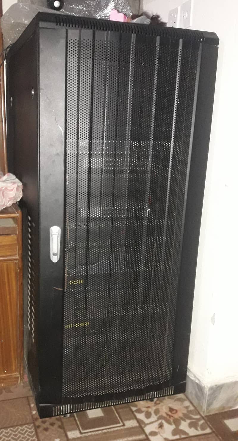 27U rack Server for sale in nice good condition 2