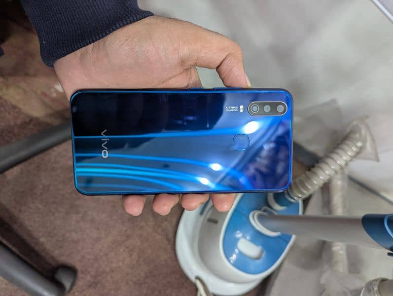 vivo y15 with box 3