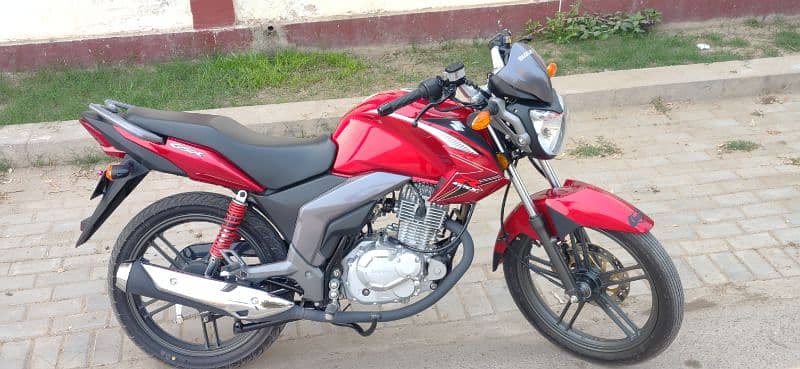 SUZUKI GXS125 BRAND NEW 2