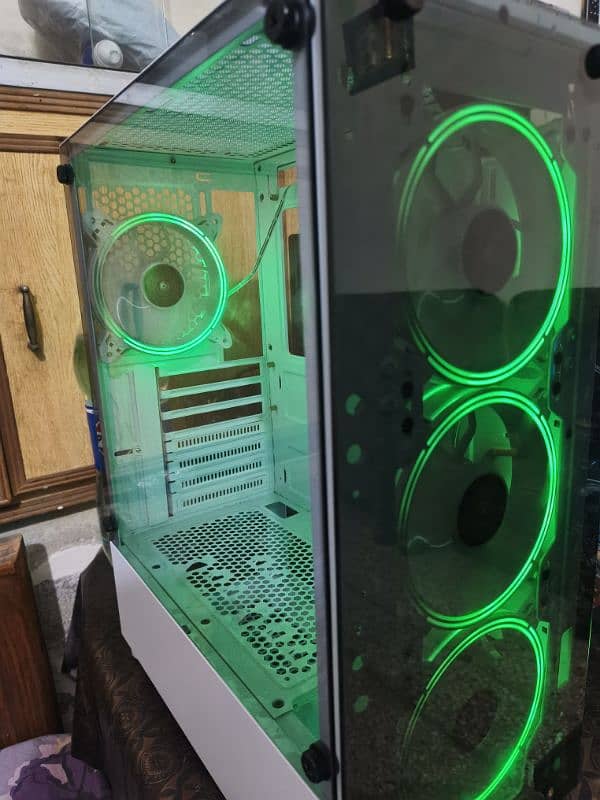 xtech gaming case with 3 argb fans 0