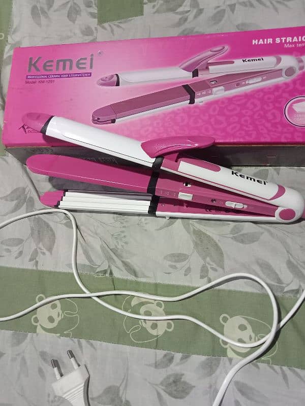 kemei 3 in 1 hair straightener 1