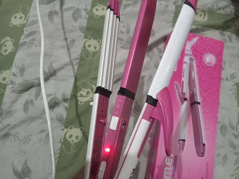 kemei 3 in 1 hair straightener 3