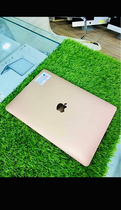 MacBook Air (M1)(13-inch) 3