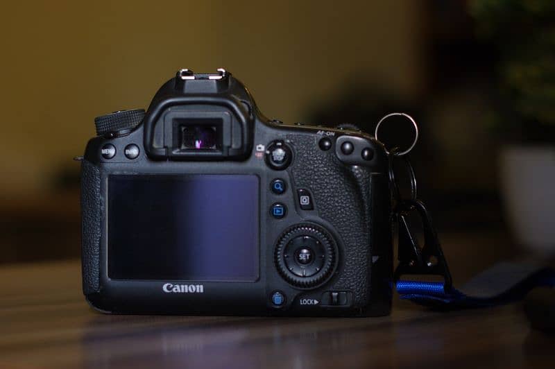 Canon 6D Full Frame only body 1