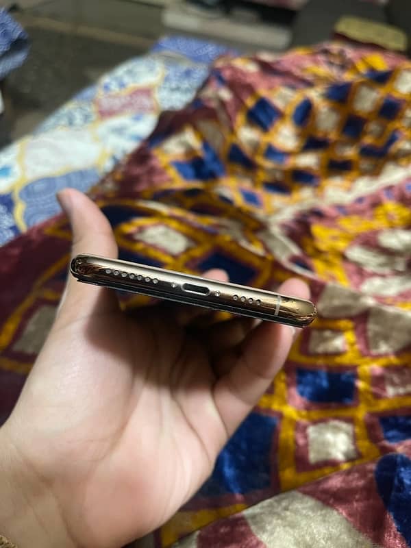 iphone Xs max 512gb pta approved 4