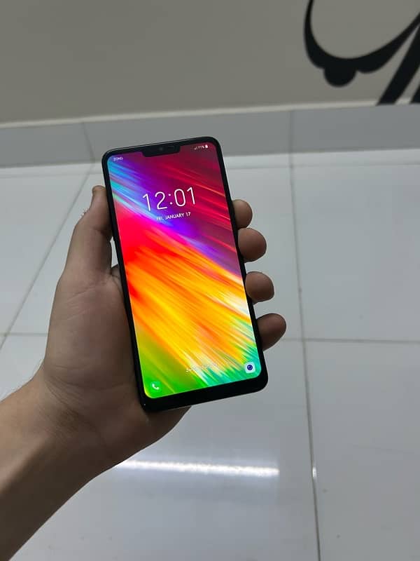 LG G7 Fit 2