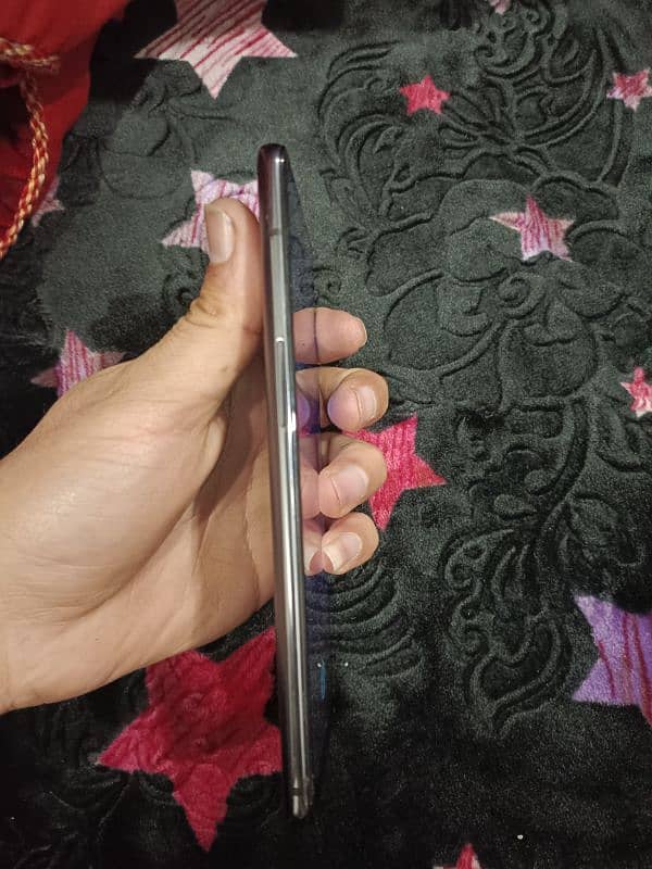 one plus 7t back damage hai thori c (8/128) 3