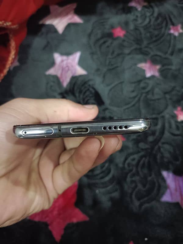 one plus 7t back damage hai thori c (8/128) 5