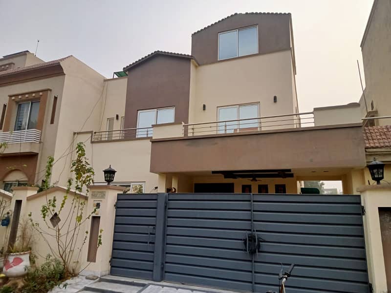 10 MARLA USED HOUSE JASMINE BLOCK BAHRIA TOWN AVAILABLE FOR SALE 0